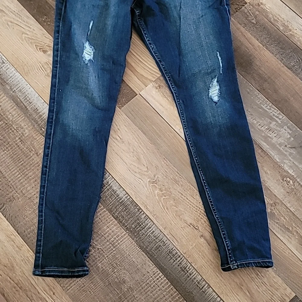 Hollister distressed jegging - Picture 2 of 6
